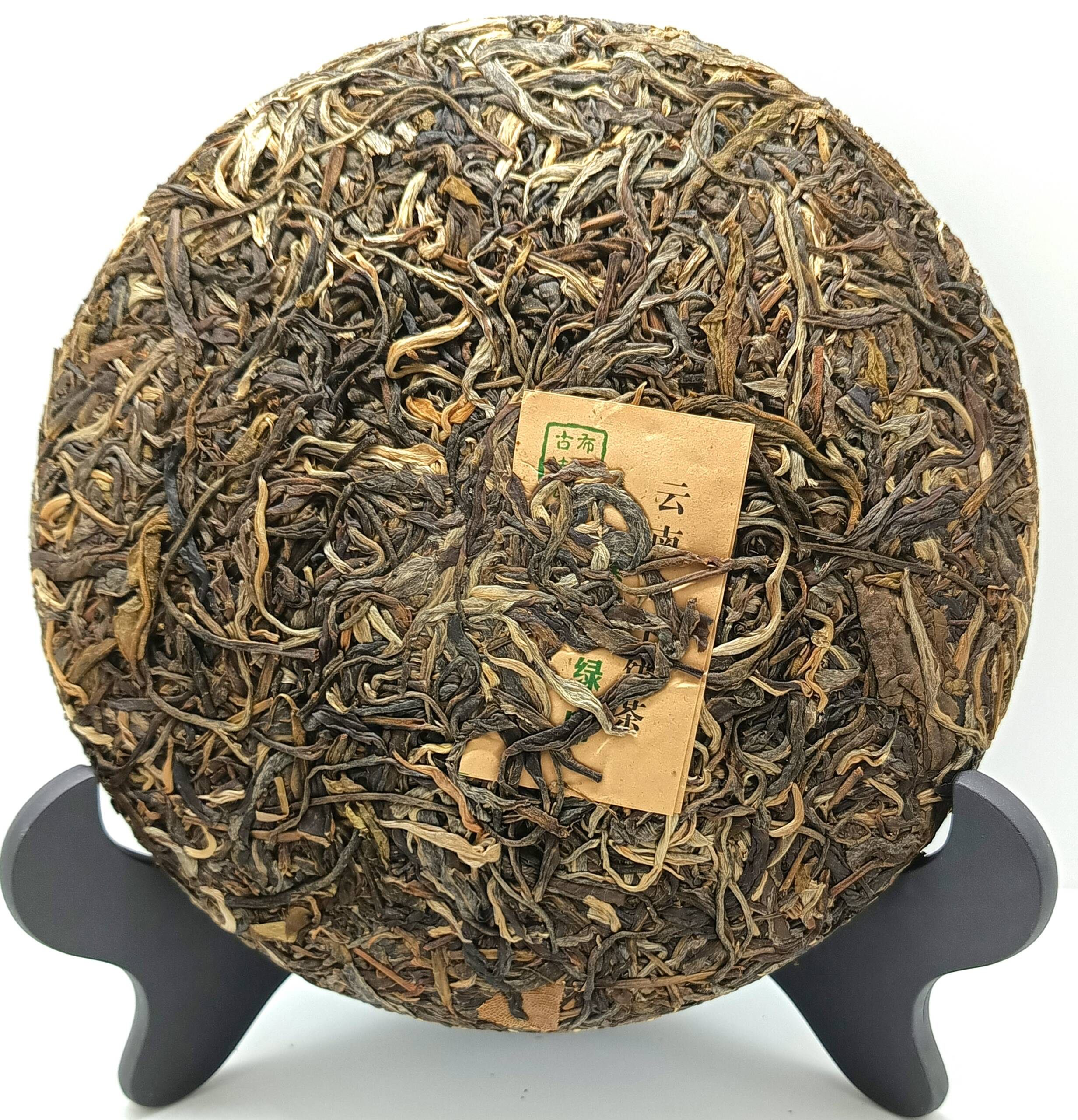 Шен Пуер Юньнань Менхай 2021р Зелена Печатка Хунджінінь 357г старі чайні дерева, що ростуть в області Менхай Юньнань. Виготовлений державним заводом Zhong Hong Cha Chang Shuang Ban Na Юньнань. Закладено 2021р. Шен Пуер Юньнань Менхай 2021р Зелена Печатка Хунджінінь 357г старі чайні дерева, що ростуть в області Менхай Юньнань. Виготовлений державним заводом Zhong Hong Cha Chang Shuang Ban Na Юньнань. Закладено 2021р.