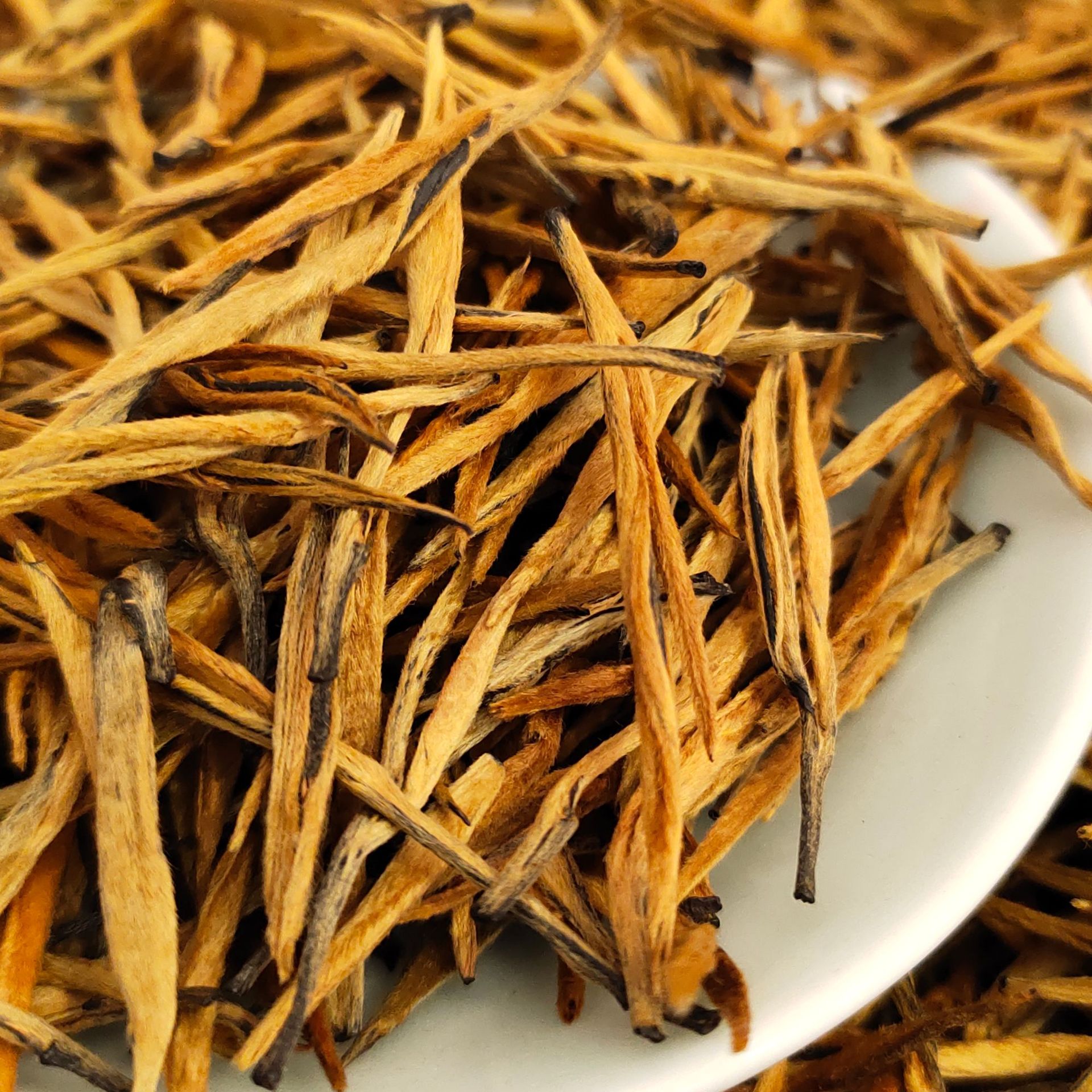 Красный чай Золотые иглы Да Цзинь Чжэнь это разновидность премиального красного чая